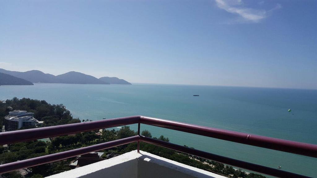 Batu Ferringhi Seaview Apartment Esterno foto